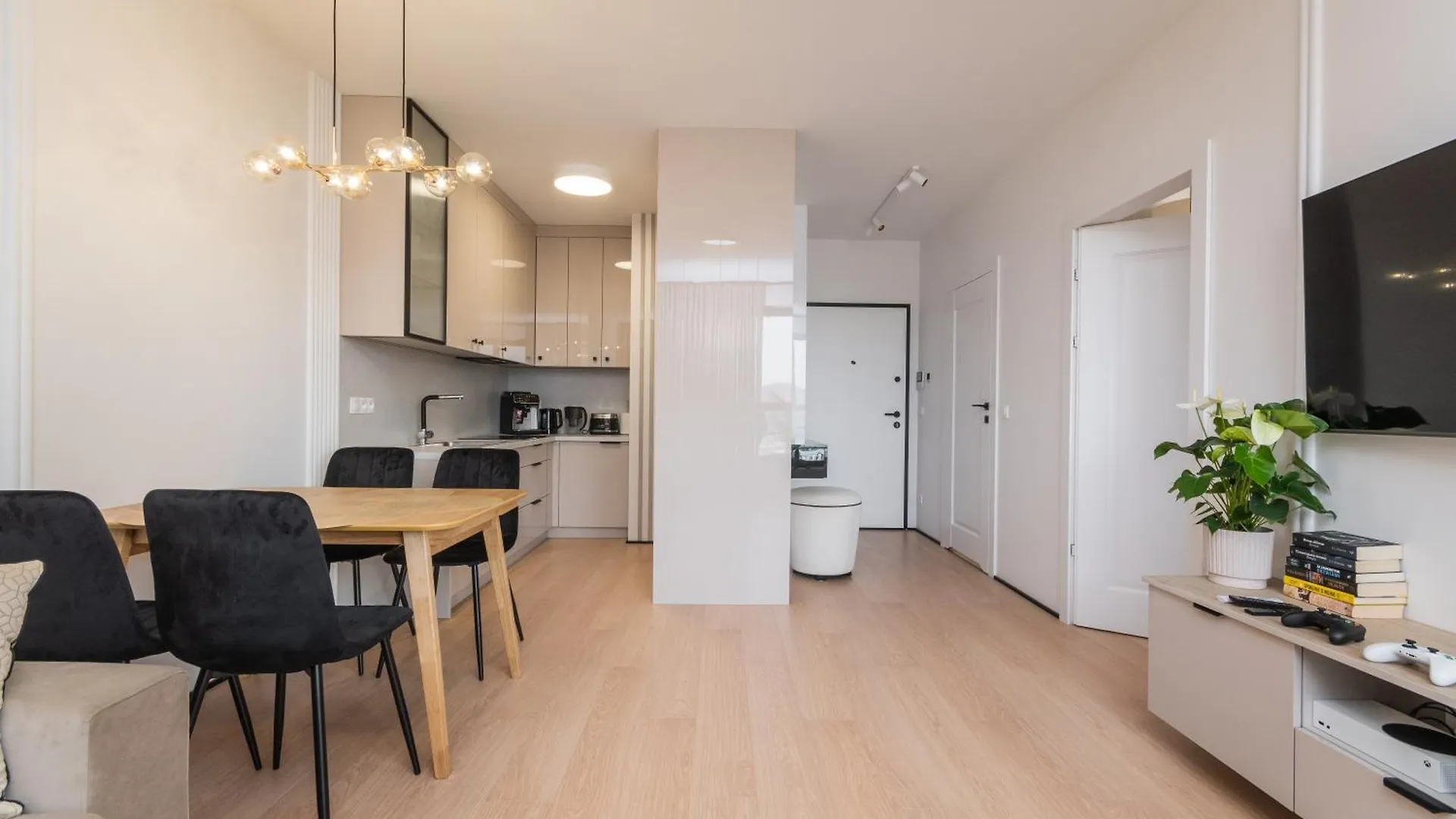 Grand Apartments - Doki Living & Foodhall Gdańsk Polska