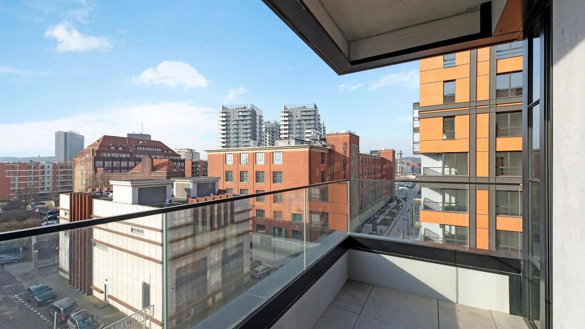 Grand Apartments - Doki Living & Foodhall Gdańsk Polska