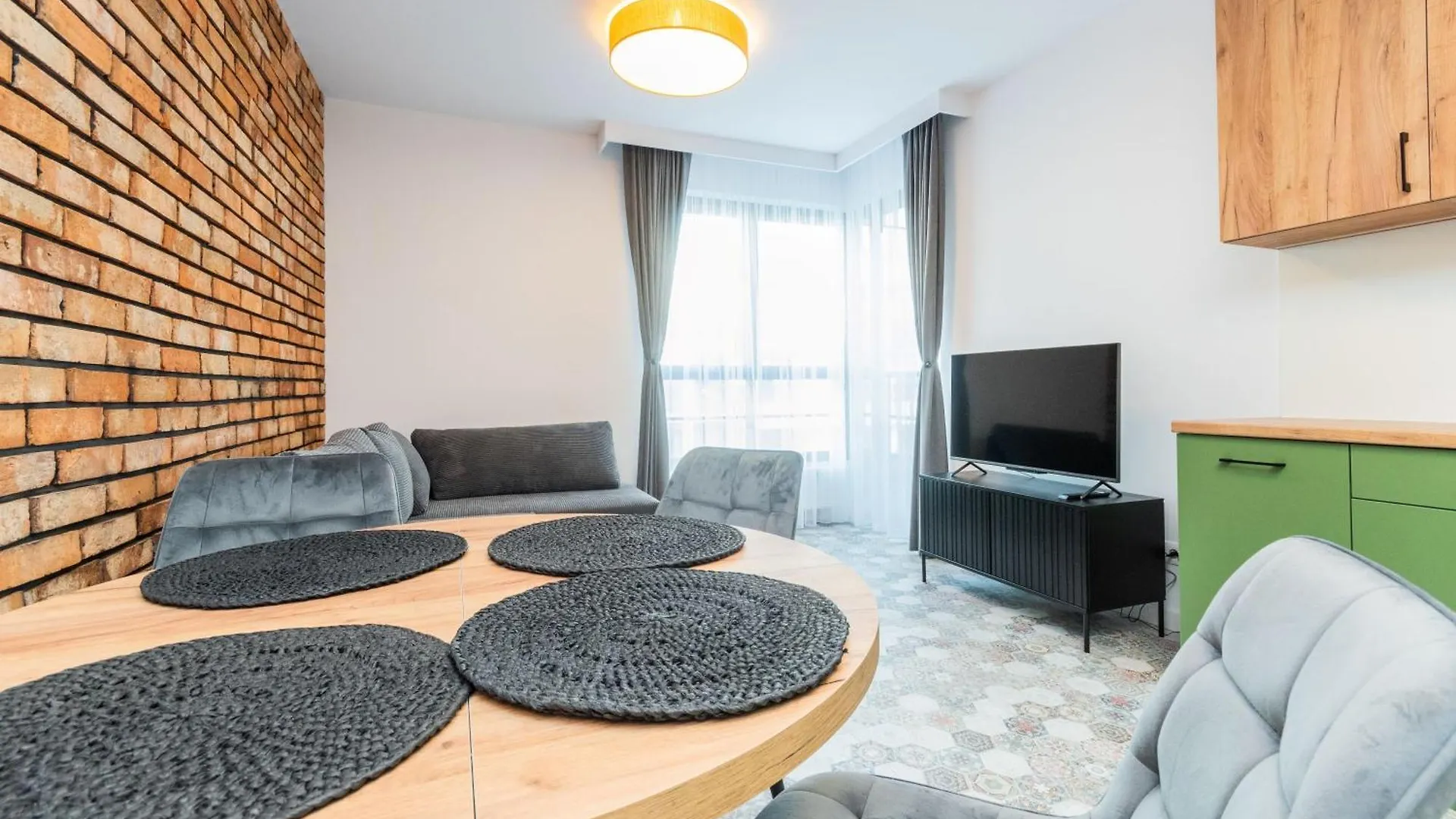 Grand Apartments - Doki Living & Foodhall Gdańsk 0*,
