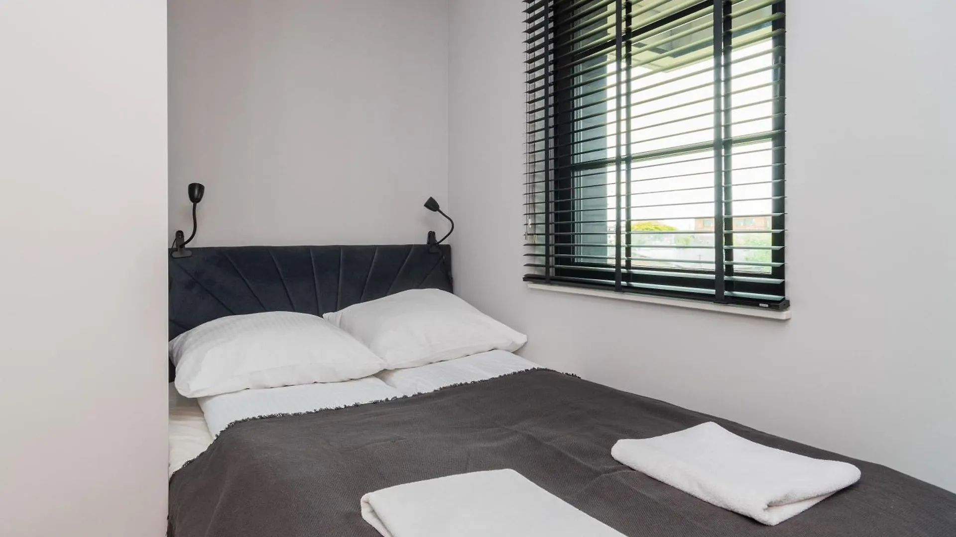 Grand Apartments - Doki Living & Foodhall Gdańsk