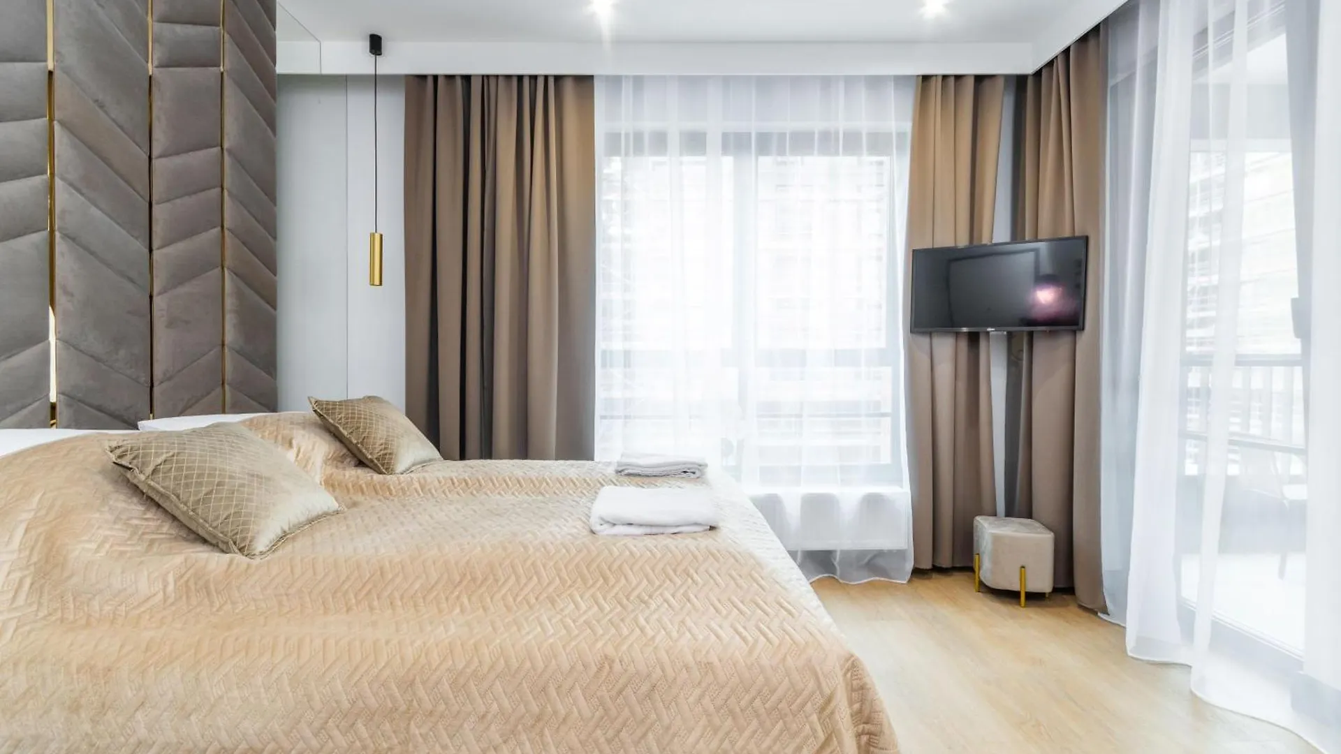 Grand Apartments - Doki Living & Foodhall Gdańsk