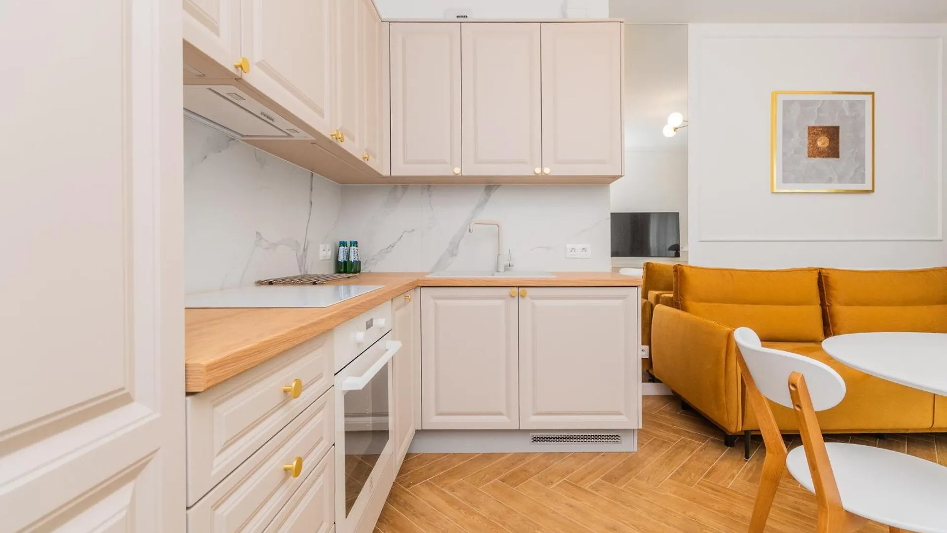 Grand Apartments - Doki Living & Foodhall Gdańsk