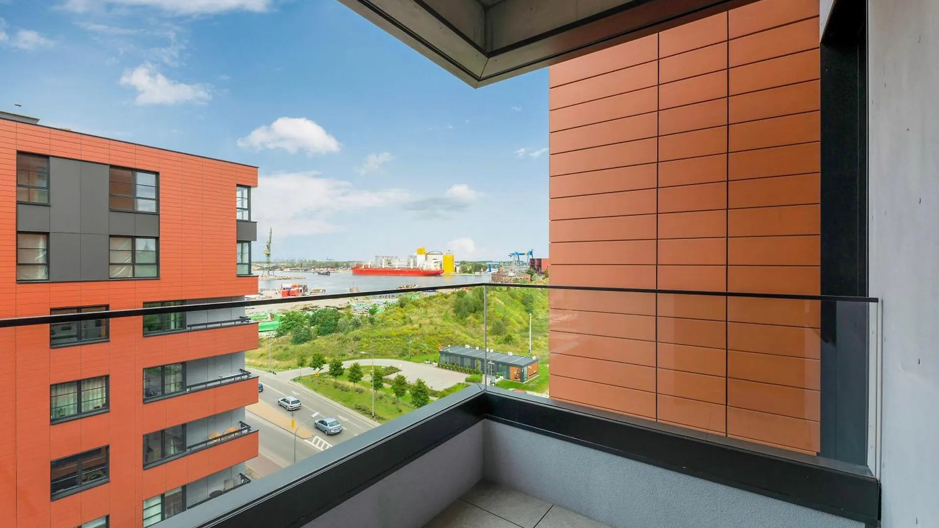 Grand Apartments - Doki Living & Foodhall Гданьск 0*,
