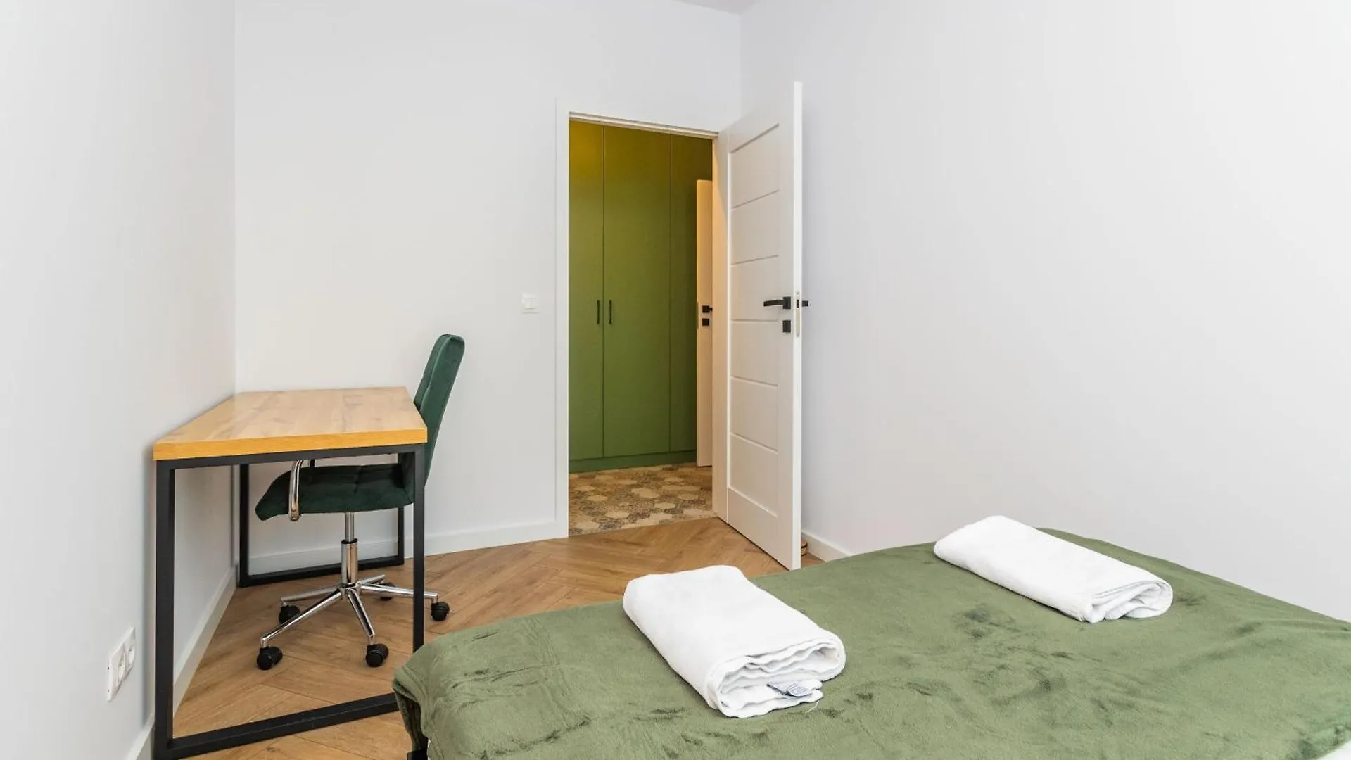 Grand Apartments - Doki Living & Foodhall Гданьск Польша