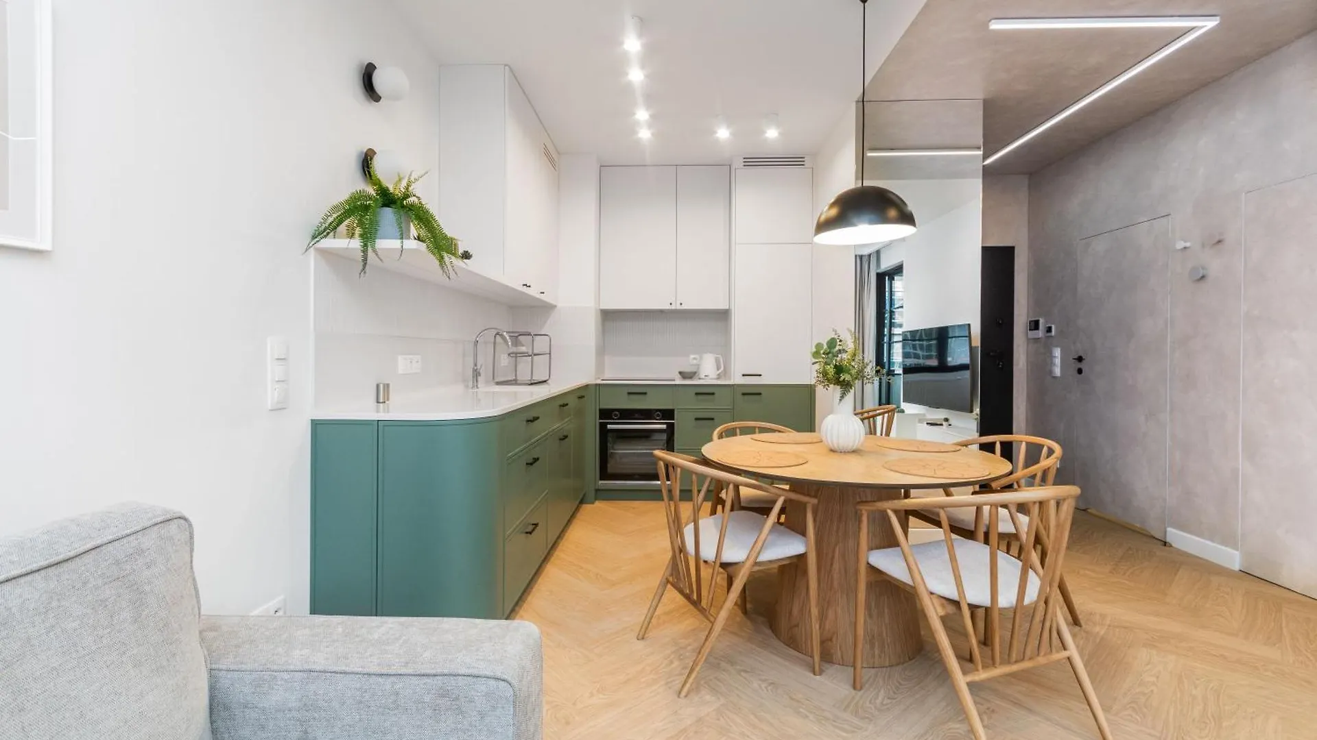 Grand Apartments - Doki Living & Foodhall Гданьск 0*,