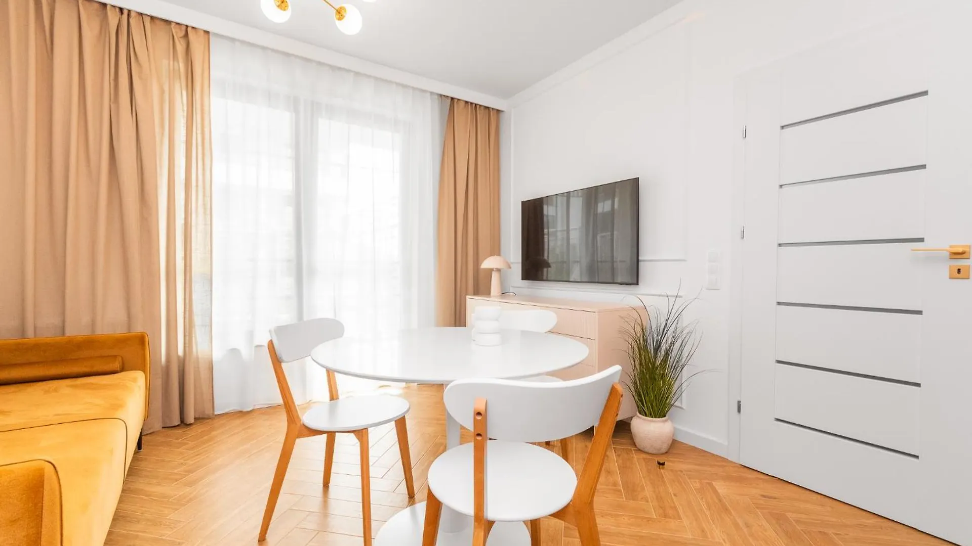 Grand Apartments - Doki Living & Foodhall Гданьск 0*,  Польша